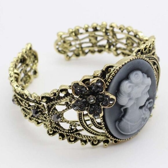 Victorian Antiqued Brass Cameo Cuff Bracelet - Picture 6 of 7